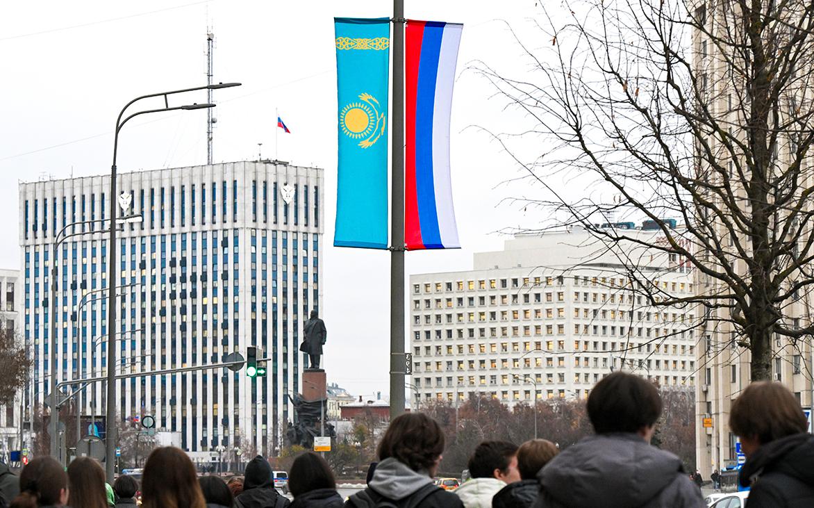 Москву украсили флагами Казахстана к приезду Токаева. Видео