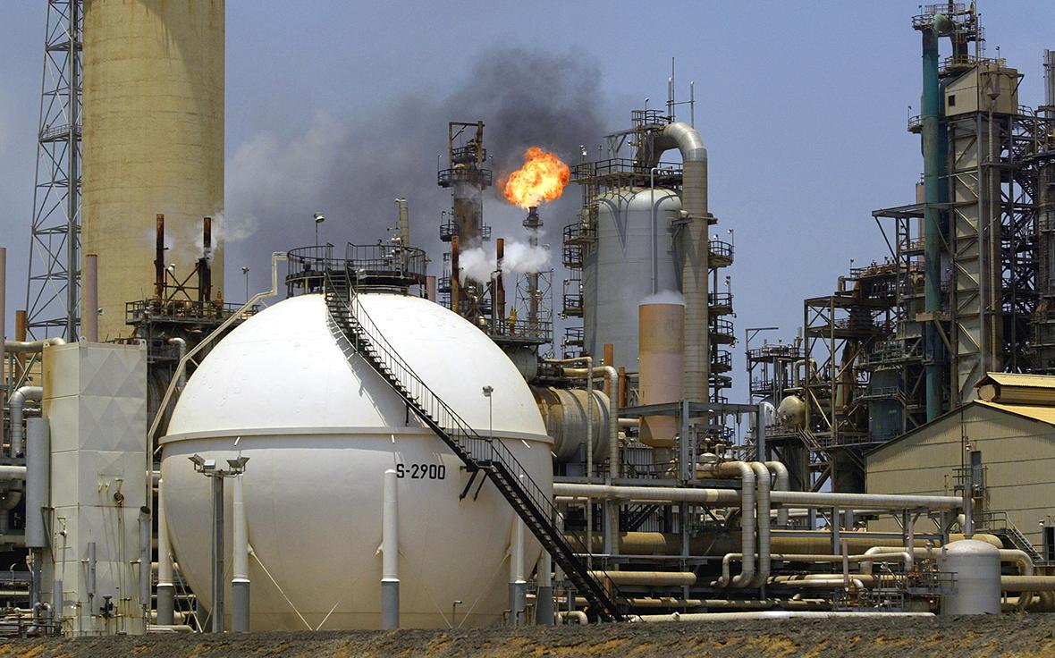 США разрешат ограниченную продажу венесуэльской нефти на Кубу