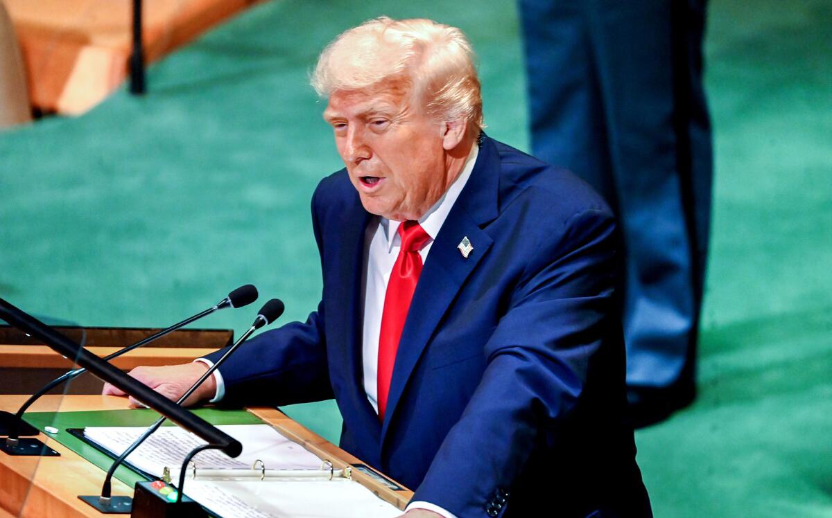 Киев потребовал ответа на два вопроса после заявлений Трампа