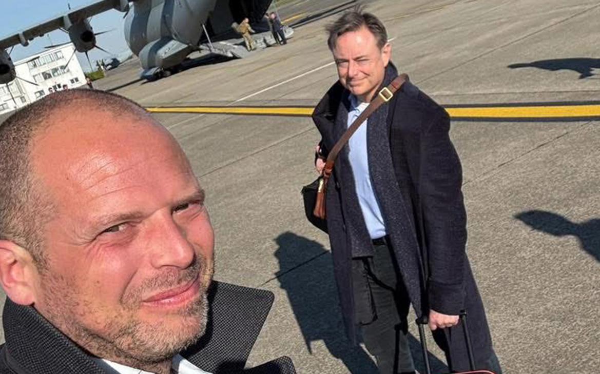 Министр обороны Бельгии пошутил про поездку на Украину с премьером