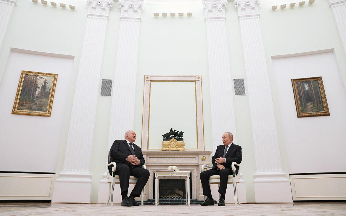 Лукашенко заявил о беседе с Путиным, как «нам выжить в это сложное время»