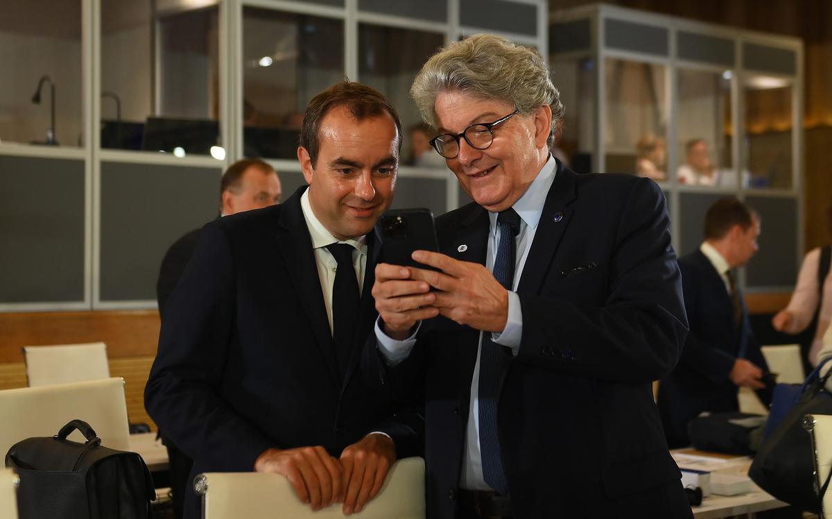 Экс-комиссар ЕС Бретон заявил о хищниках вокруг союза после санкций США