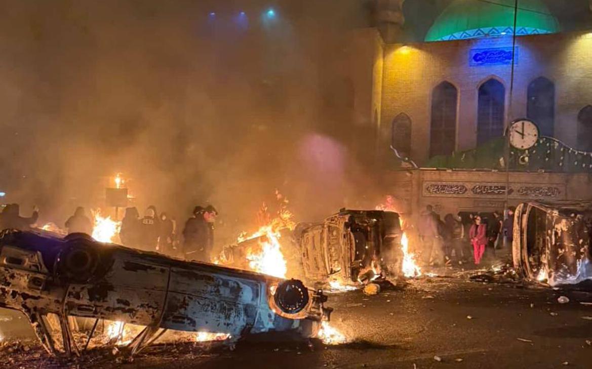 Более 100 иранских силовиков погибли во время беспорядков в стране