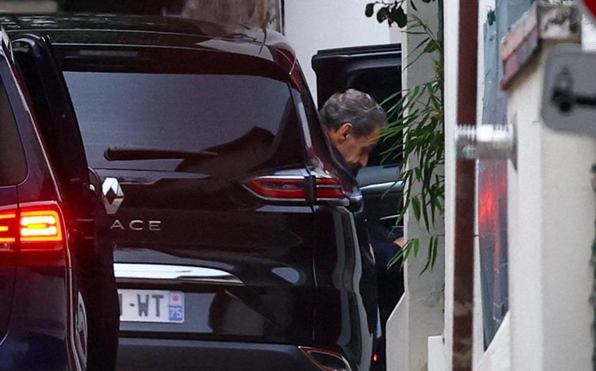 Саркози вышел на свободу. Первые кадры после освобождения