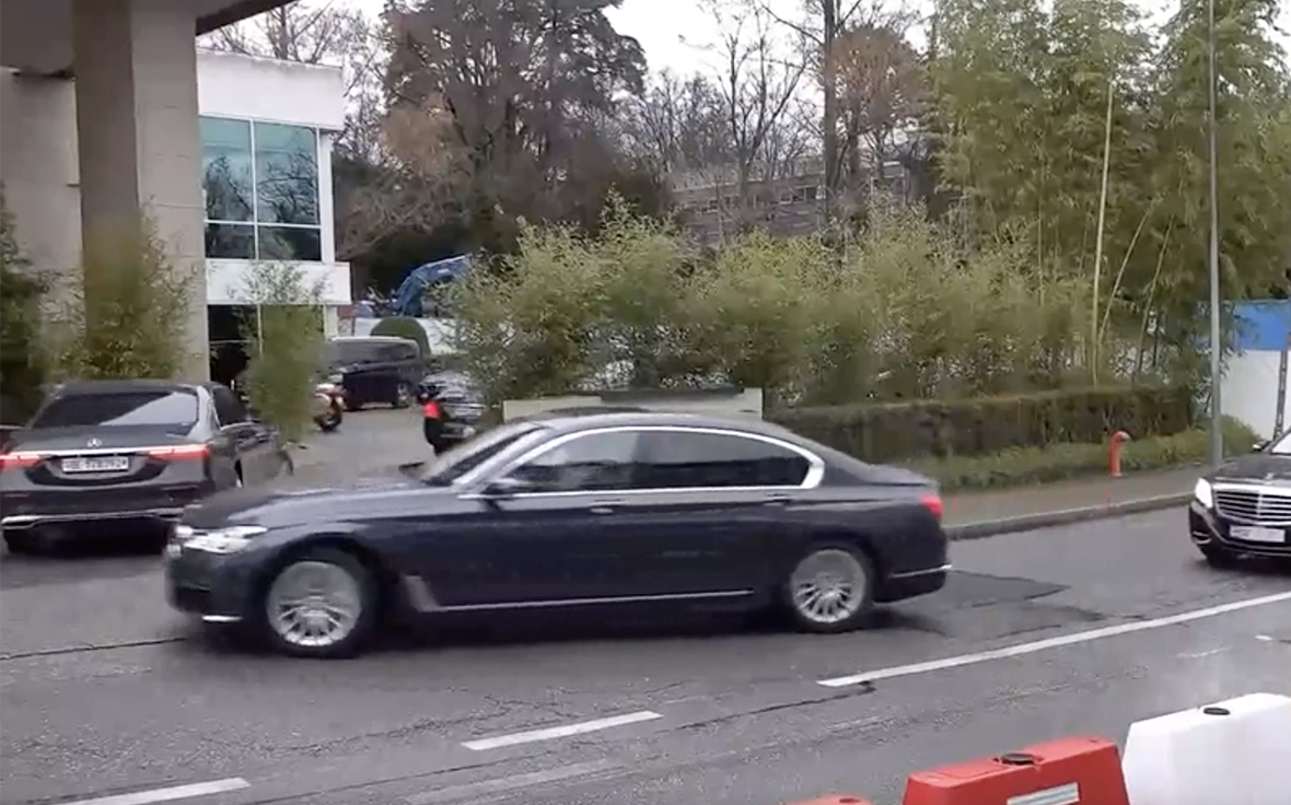 Приезд российской делегации на второй день переговоров в Женеве. Видео
