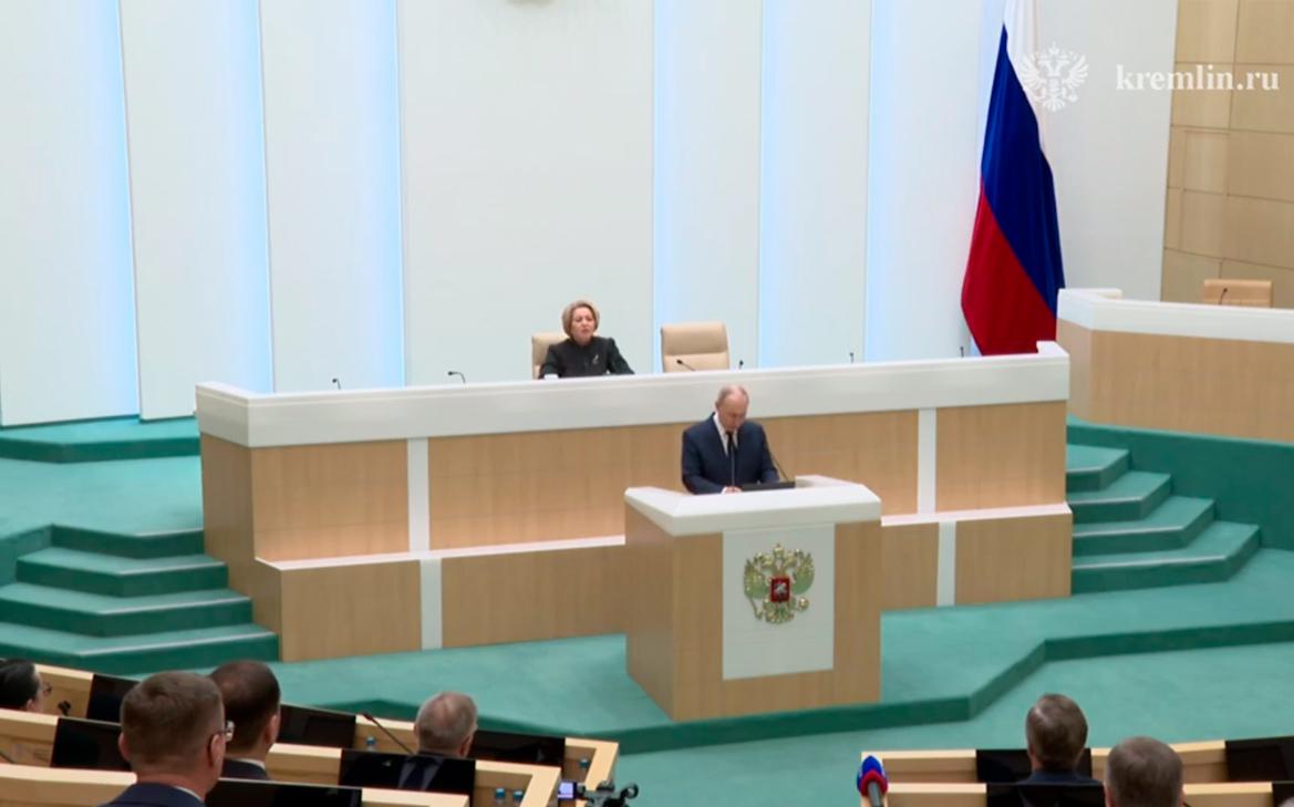 Путин заявил о намерении укреплять институты федерализма