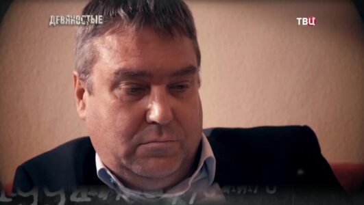 Девяностые 90-е Брюнетка за 30 копеек 24.12.2025 смотреть онлайн