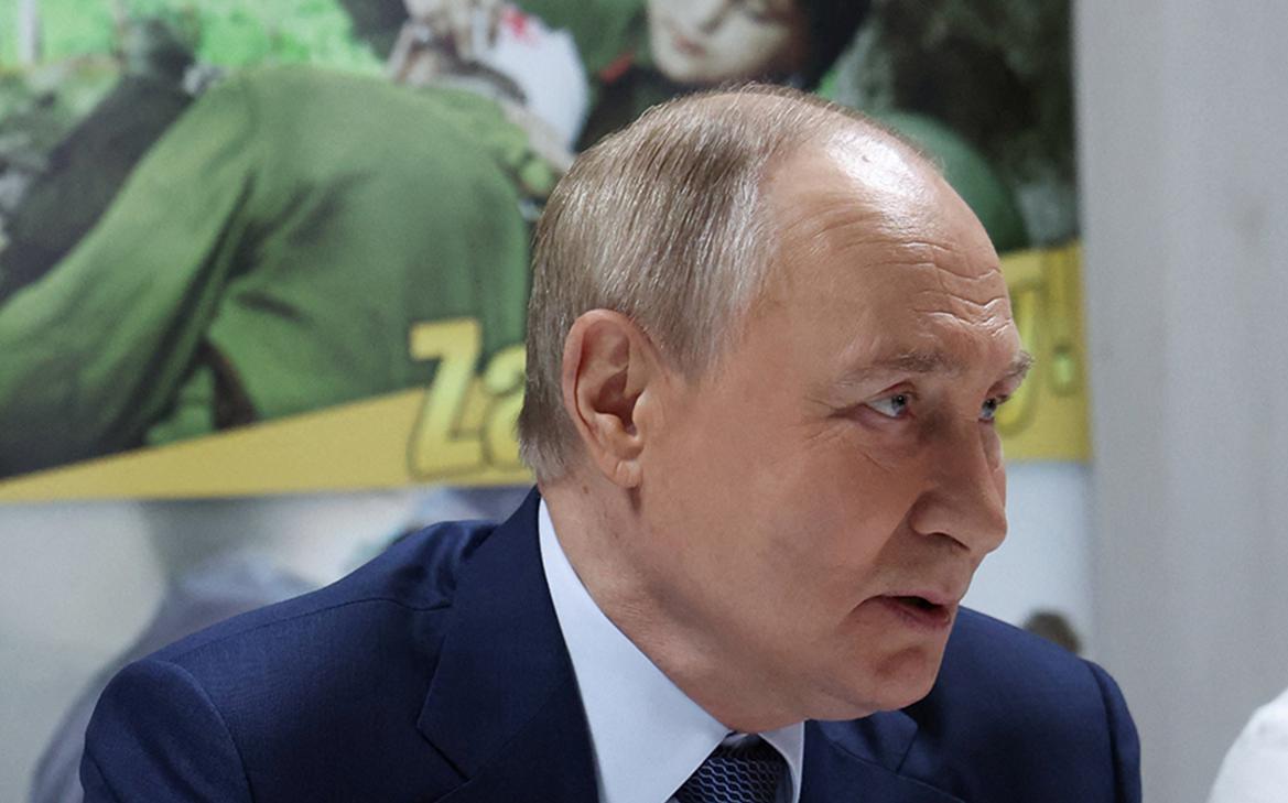 Путин призвал власти Украины решить судьбу окруженных военных