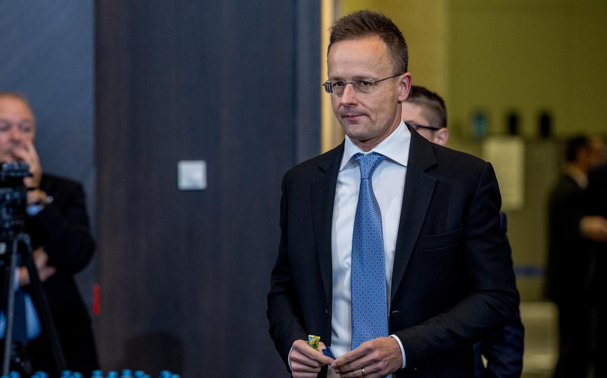 МИД Венгрии назвал, при каком условии перестанет блокировать кредит Киеву