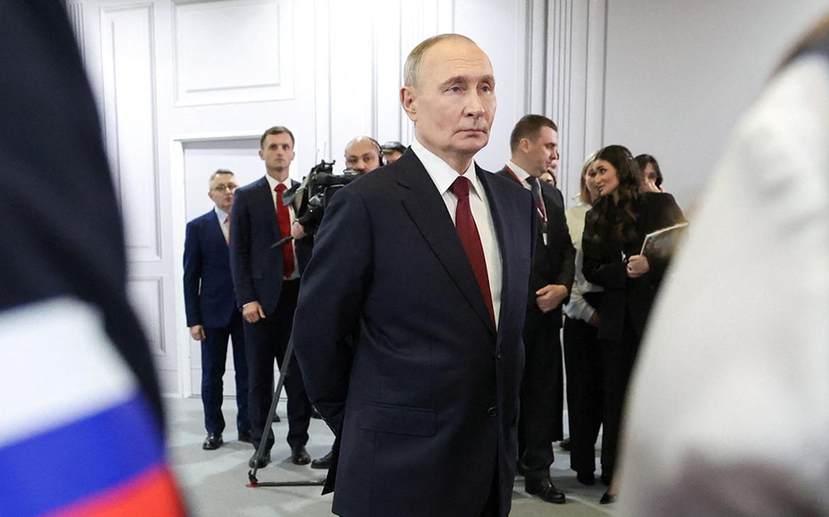 Песков заявил о невозможности обсуждать публично местонахождение Путина