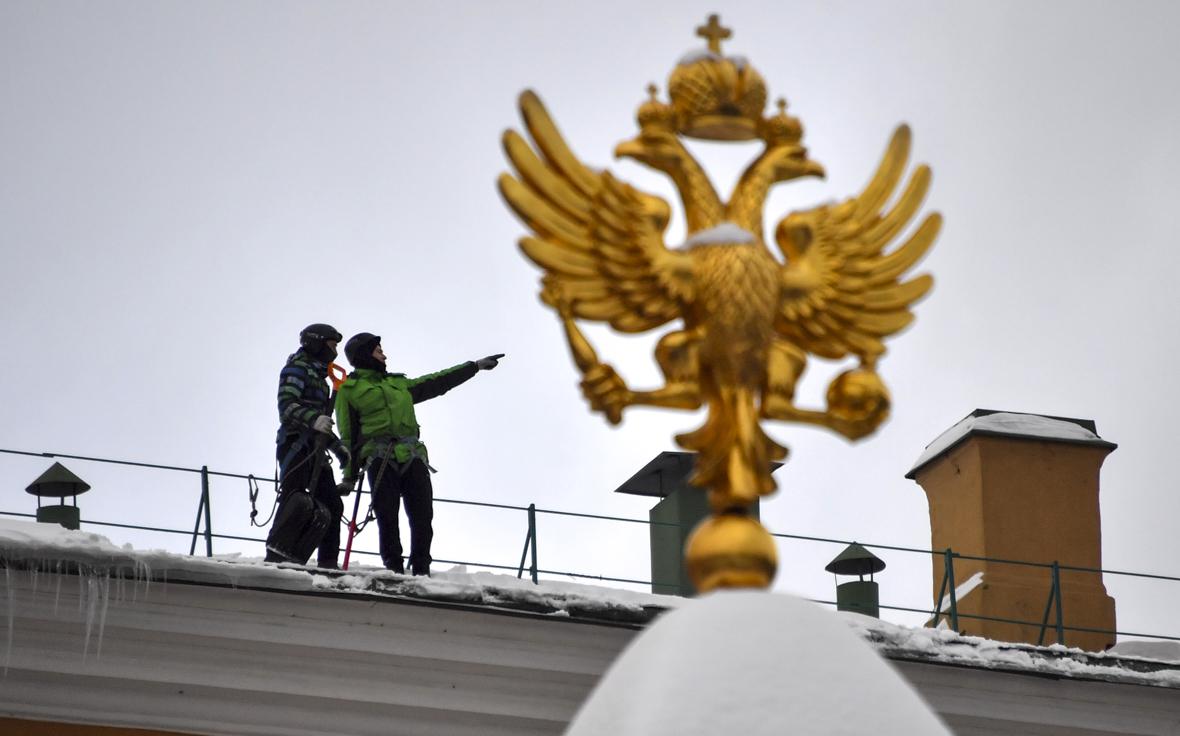 Госдума приняла закон о закреплении крестов в описании герба России