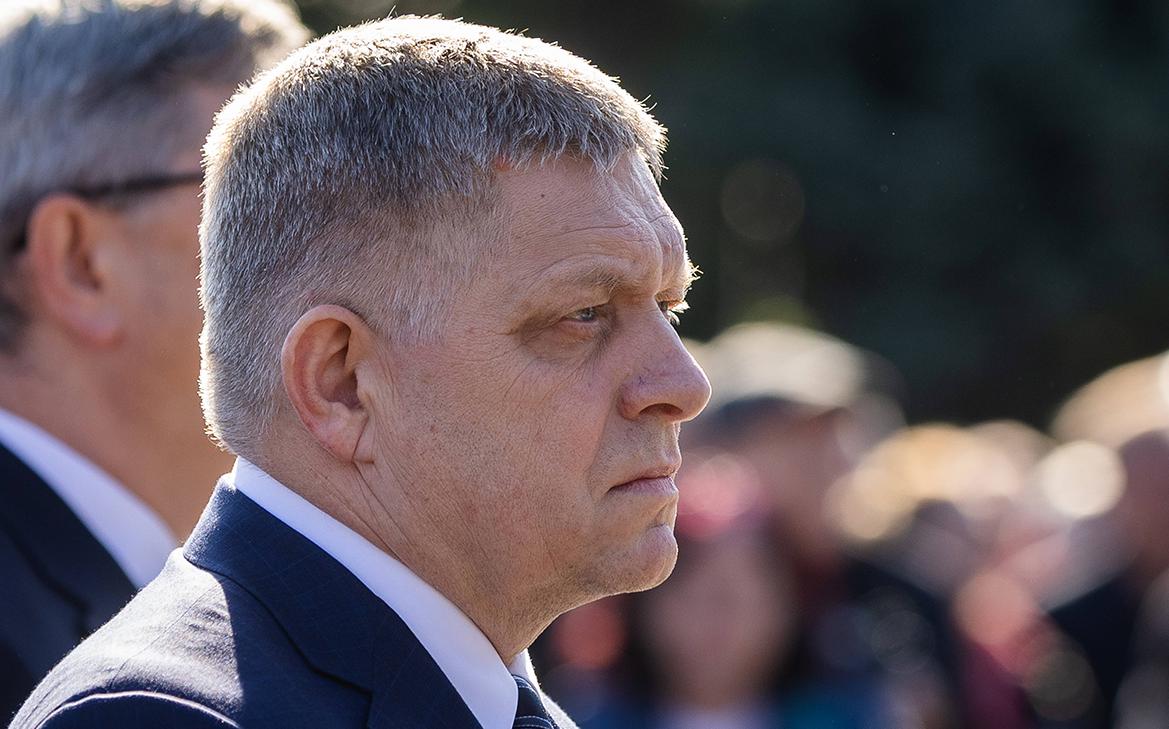 Фицо предложил поддержавшим Украину школьникам отправиться туда