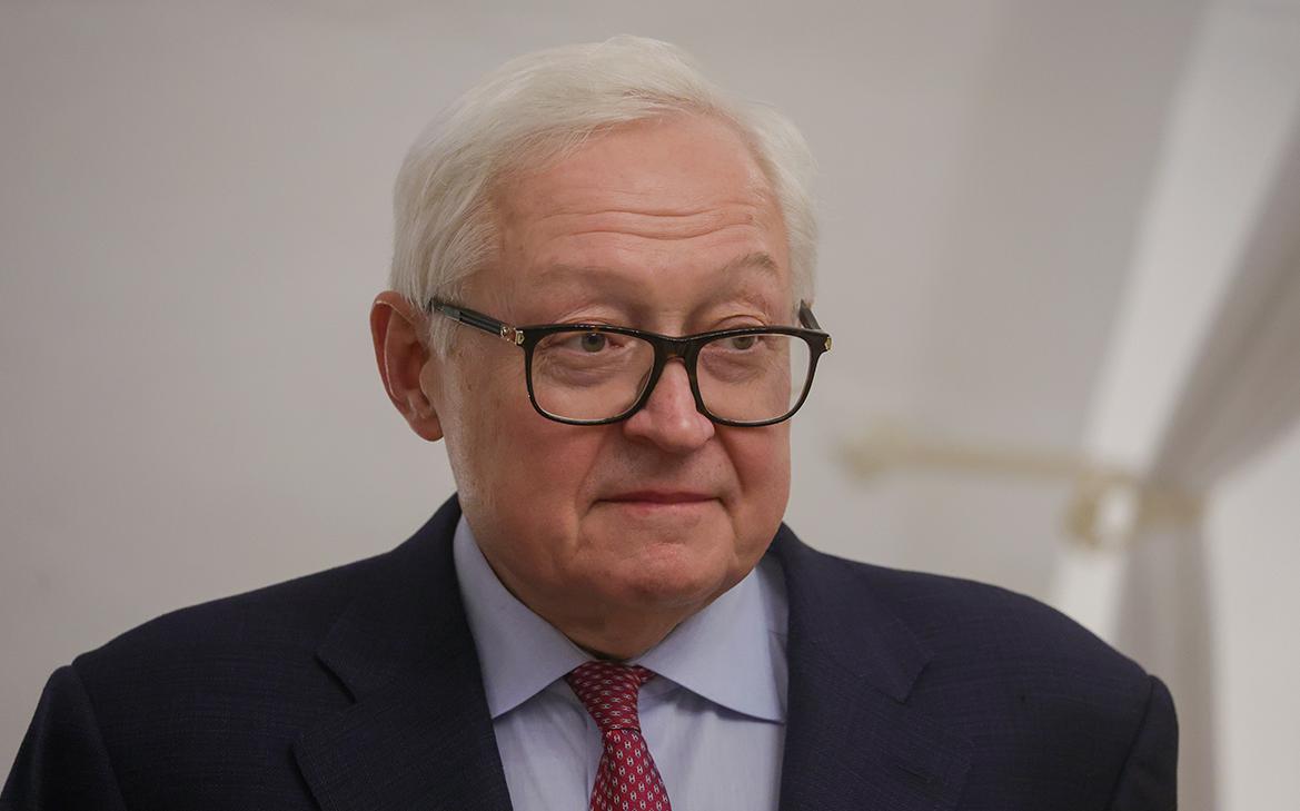 Рябков рассказал, что дипломаты Запада позволяют себе мат в адрес России