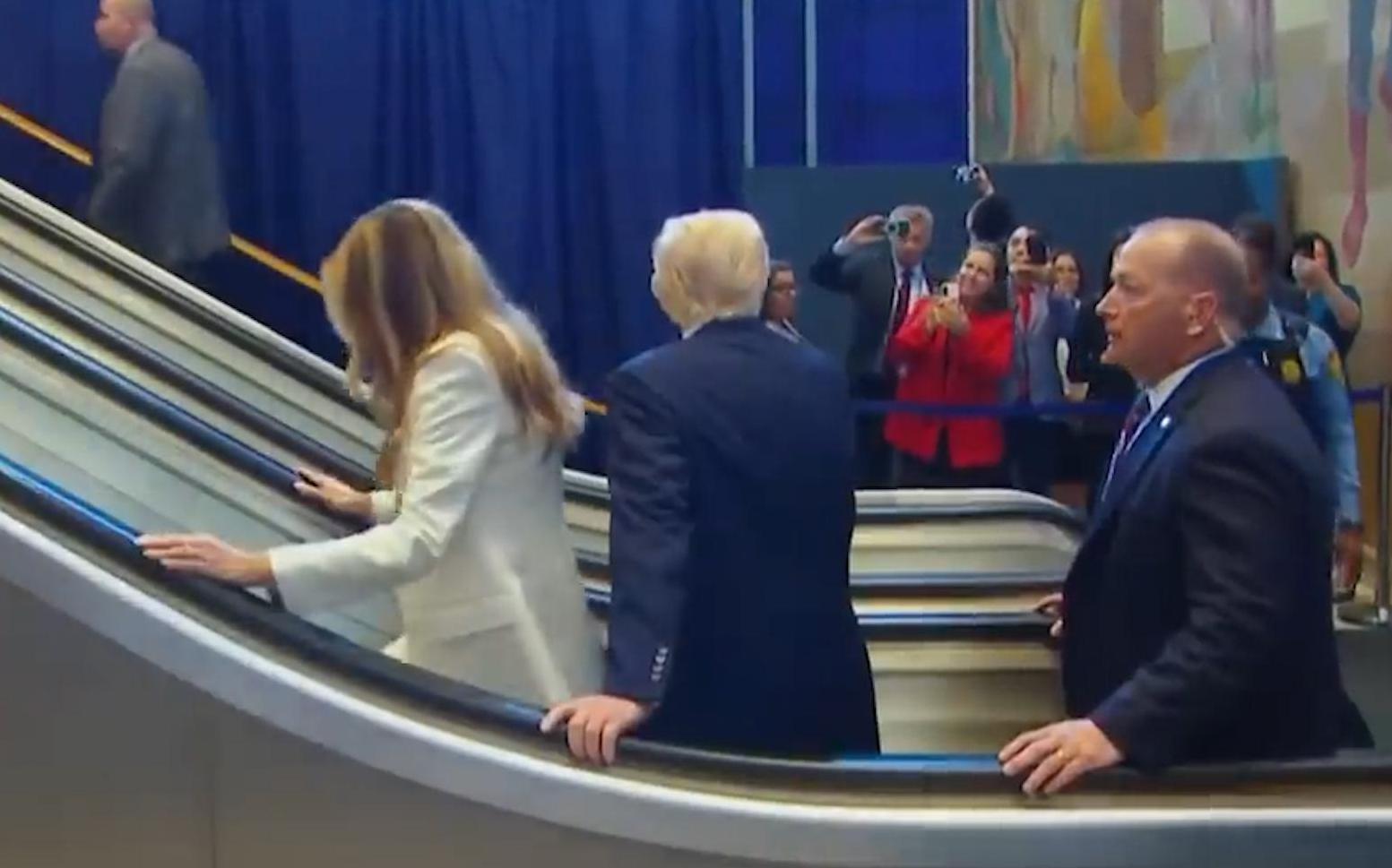 Эскалатор в ООН с Трампом и его Меланией аварийно остановился. Видео
