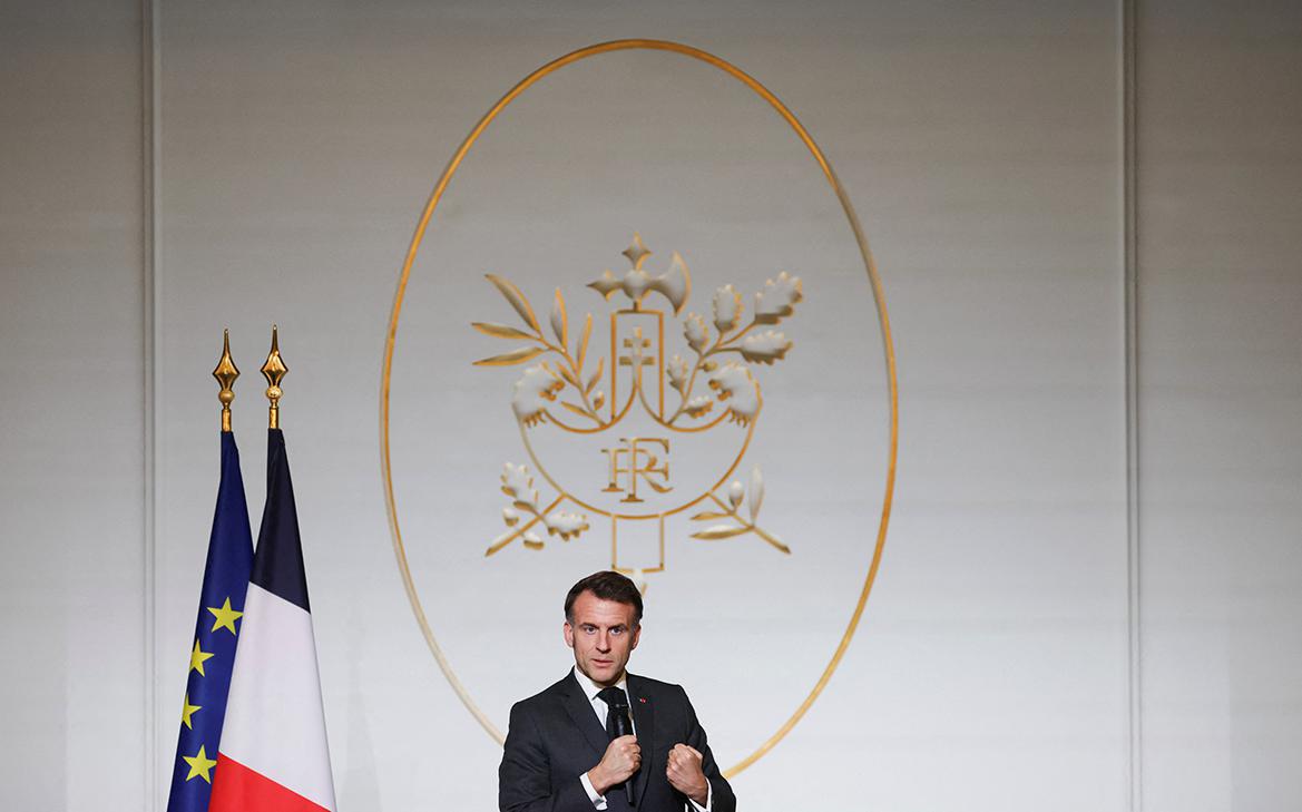 Как Макрон начал готовить Францию к приходу ультраправого президента
