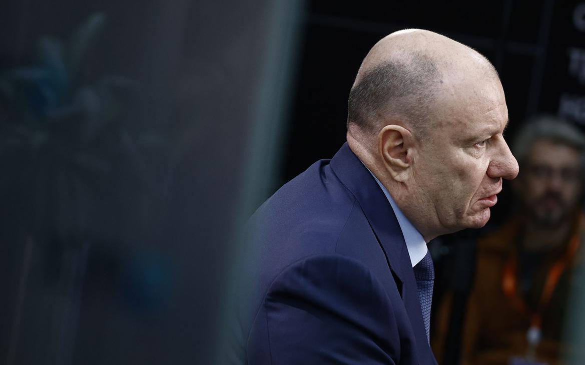 Потанин назвал переукрепленный рубль препятствием для «завоевания» рынков