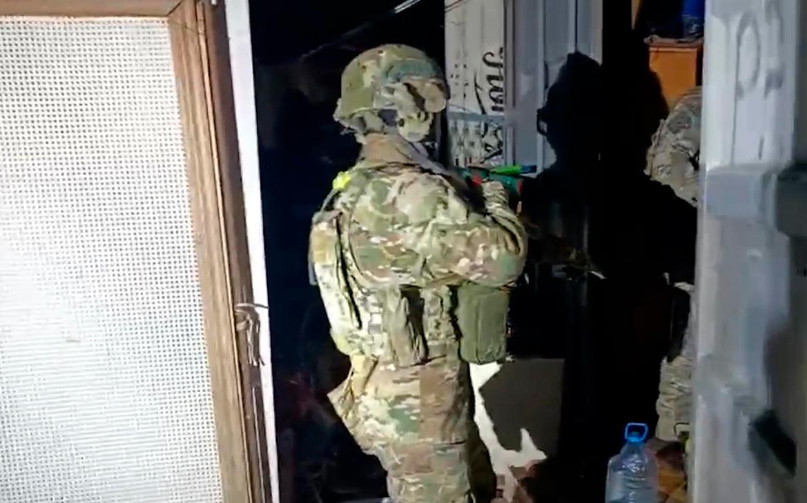 Бомба, которую задержанные положили в вазу для убийства чиновника. Видео