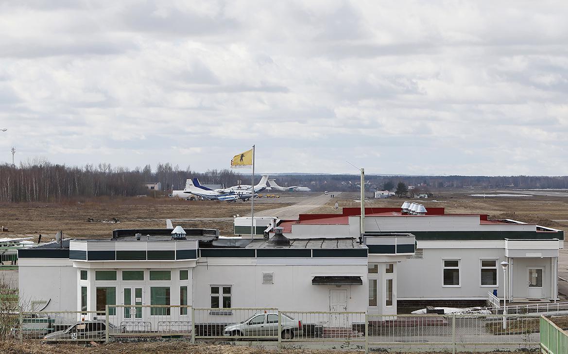 Аэропорт Ярославля закрыли для полетов
