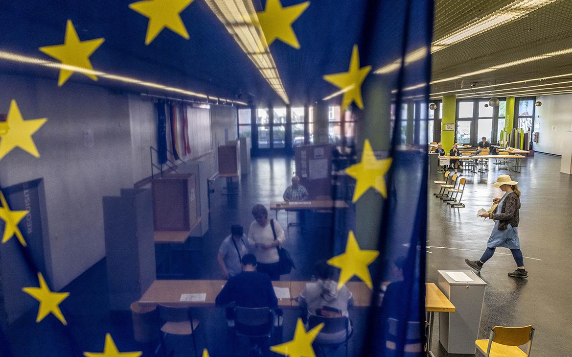 Politico узнал, сколько европейцев предпочли бы диктатуру демократии