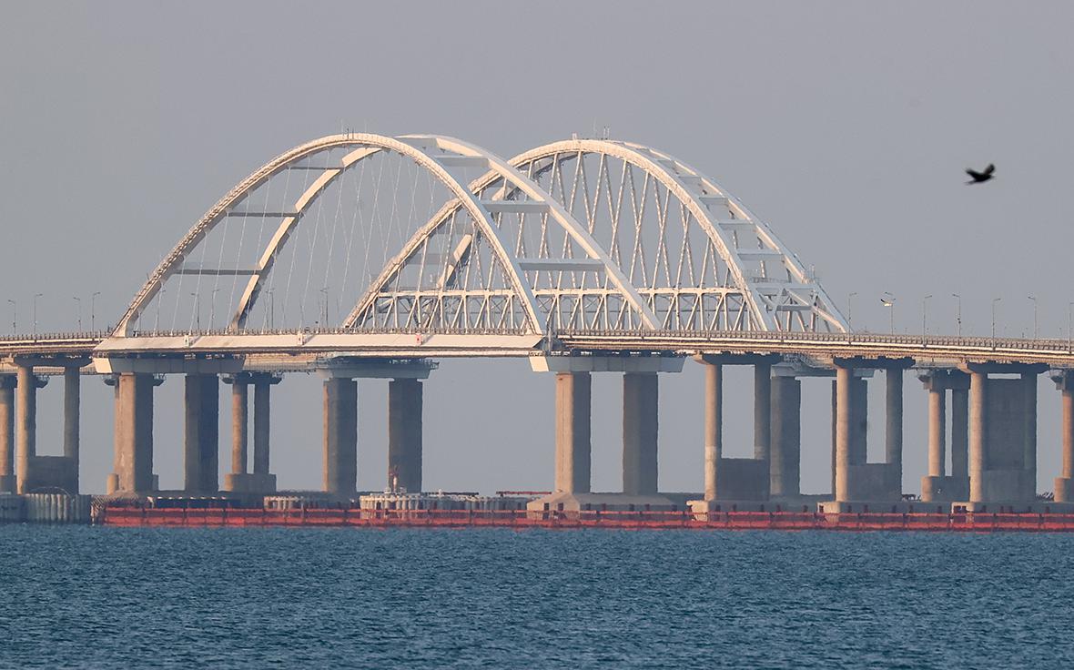 Крымский мост закрывали на ночь, утром движение открыли