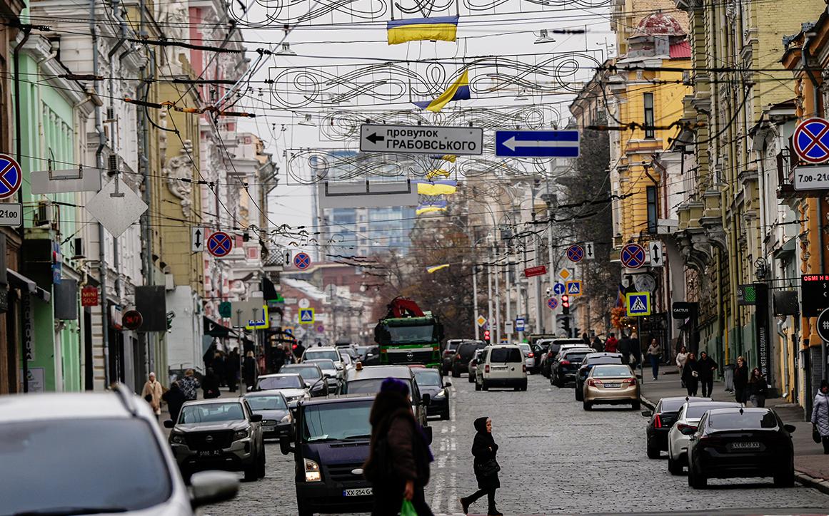 Власти заявили о короткой украинизации в Киеве и возвращении русского