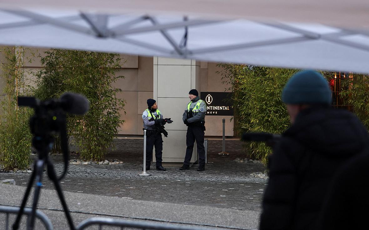 Посол обосновал отказ считать Швейцарию нейтральным посредником