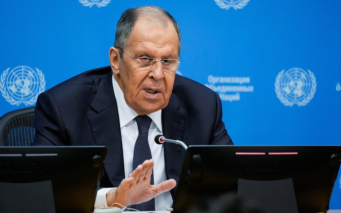 Лавров счел «политической слепотой» расчет Украины на границы 2022 года
