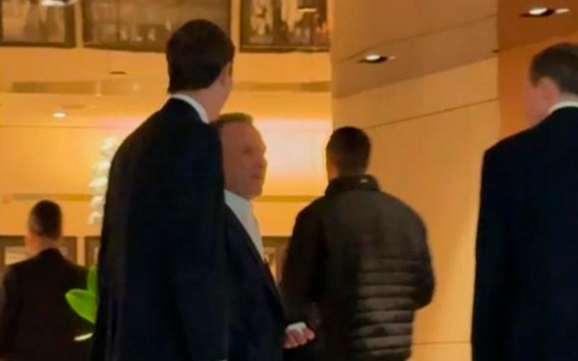 Члены делегации США в отеле в Женеве перед переговорами. Видео